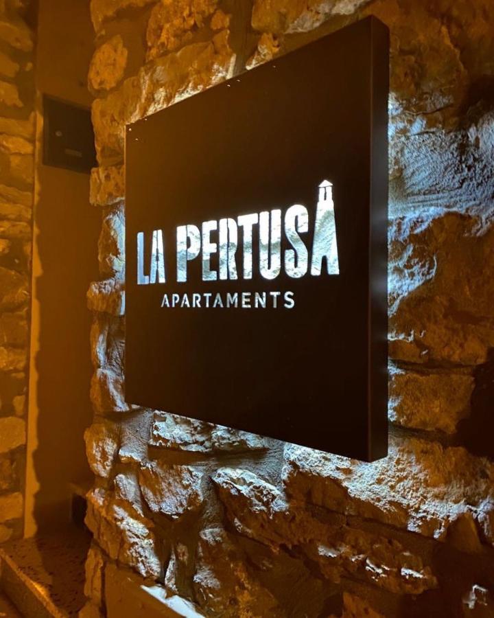 Apartaments La Pertusa 2O Corca  Exteriör bild